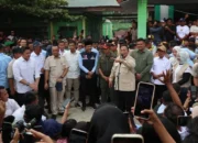 Presiden Prabowo Tinjau Pengungsian Banjir di Langkat, Pastikan Kebutuhan Warga Terpenuhi