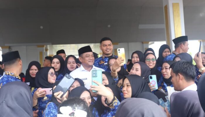 Ribuan PPPK Paruh Waktu Terima SK, Bupati Luwu Tegaskan Integritas dan Profesionalisme