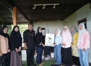 Perkuat Ekonomi Kerakyatan, Walikota Palopo Salurkan Bantuan Usaha ke Pelaku UMKM