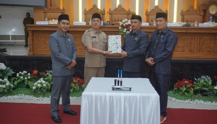 DPRD dan Pemkab Luwu Tetapkan Dua Ranperda Menjadi Perda