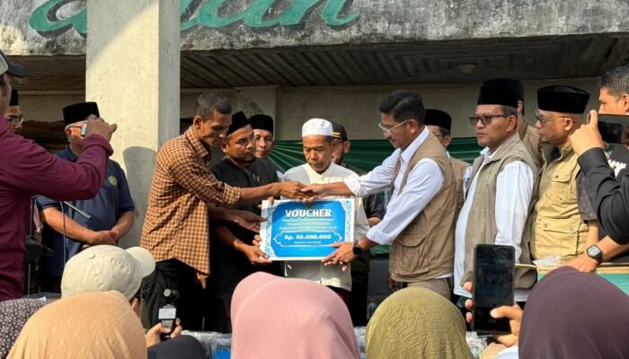 Kemenag Salurkan Bantuan Perlengkapan Ibadah untuk Korban Banjir di Aceh Utara