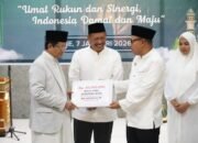 Menag Terima Donasi Rp80 Juta untuk Korban Bencana Sumatra di Masjid Agung Bone