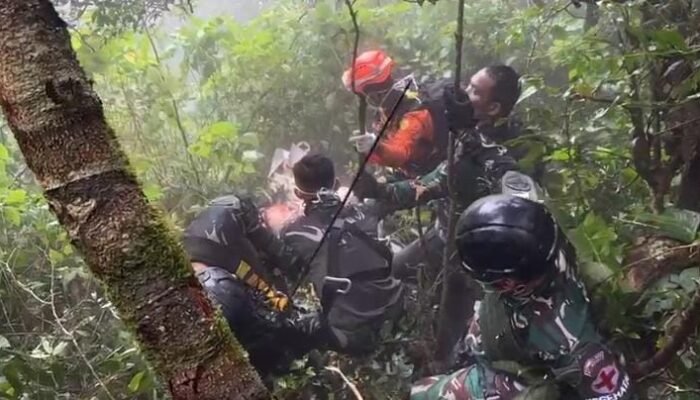 Hari Keempat Operasi SAR ATR 42-500, Tim Sisir Tebing Curam Bulu Saraung