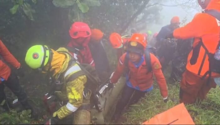 Update SAR Pesawat ATR: Korban Kedua Berhasil Dievakuasi dari Jurang 350 Meter