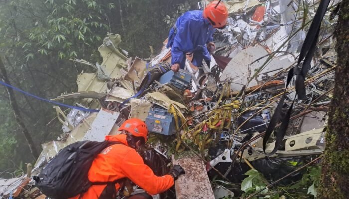 Tim SAR Gabungan Temukan Black Box di Lokasi Reruntuhan Pesawat Maros–Pangkep