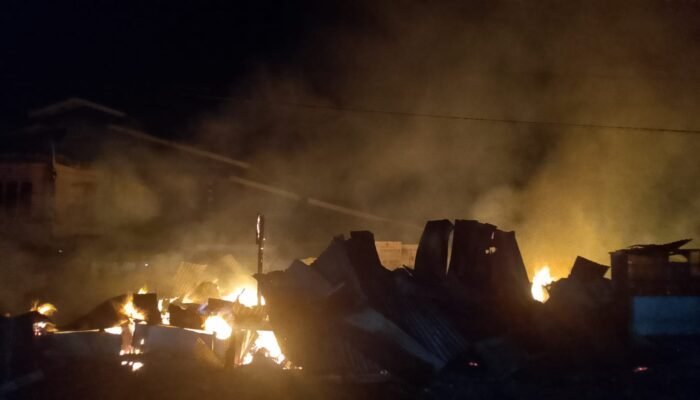 Kebakaran Hanguskan Puluhan Kios di Pasar Andi Tadda Palopo