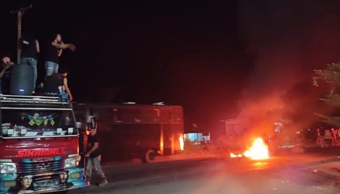 Aliansi Masyarakat Tana Luwu Blokir Trans Sulawesi, Tuntut DOB Luwu Tengah