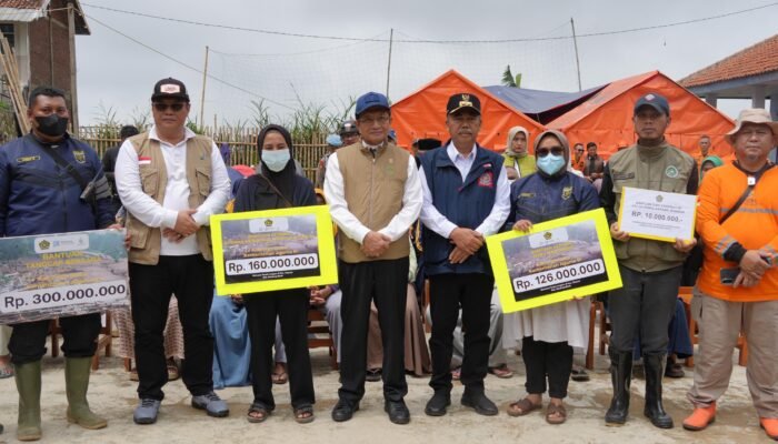 Kemenag Salurkan Bantuan Rp596 Juta untuk Pemulihan Madrasah dan Guru Terdampak Bencana