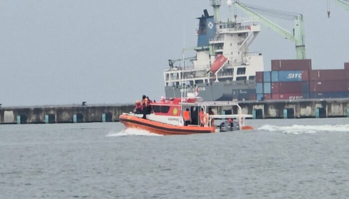 Hari Ketiga Pencarian, SAR Perluas Penyisiran Nelayan Jatuh di Perairan New Port Makassar