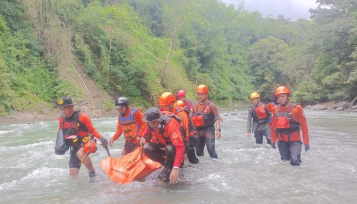 Satu Korban Air Bah Sungai Kalimborang Ditemukan Meninggal, Satu Masih Dalam Pencarian