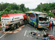 Bus Remaja Jaya Tabrakan dengan Truk Tangki di Luwu, Satu Orang Tewas