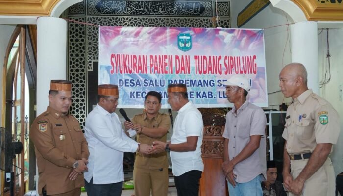 Patahudding Serahkan Combine Harvester, Janjikan Solusi Irigasi