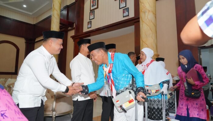 Pemkab Luwu Resmi Lepas 43 Jamaah Calon Haji ke Tanah Suci