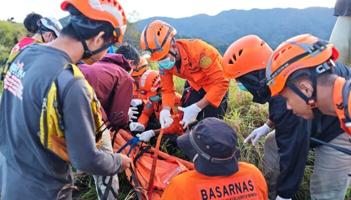Pendaki Tewas Saat Ambil Foto di Puncak Gunung Monrolo
