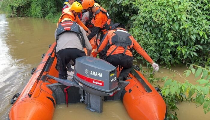 Tragis di Sungai Walanae, Dua Bocah Terseret Arus Saat Berenang
