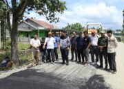 Dhevy Bijak Pastikan Pembangunan Jalan Poros Berjalan Sesuai Target