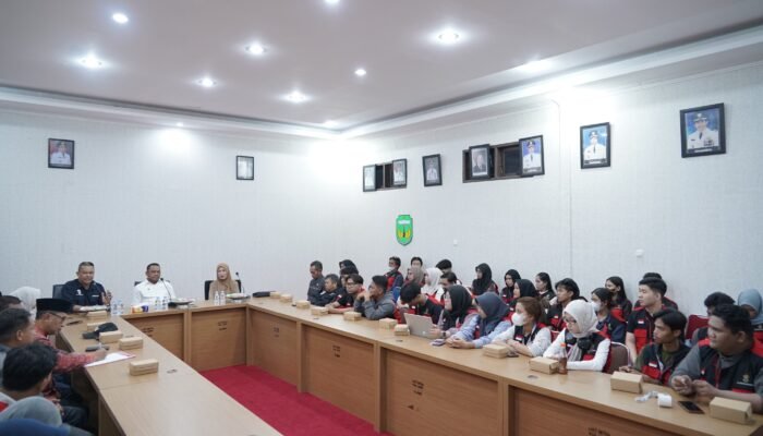 Bupati Luwu Terima Mahasiswa KKN Unhas, Tekankan Program Pengabdian untuk Masyarakat