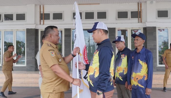 Lepas Kontingen PGRI ke Porsenijar Sulsel, Bupati Luwu Siap Jadi Tuan Rumah 2028
