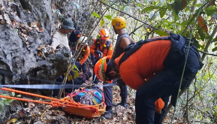 Kram dan Kelelahan Saat Mendaki, 6 Mahasiswa KKN Unhas Dievakuasi Tim SAR