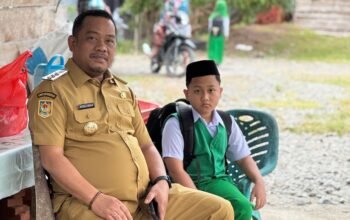 Bupati Luwu Antar Putranya ke Sekolah, Jadi Teladan Gerakan Ayah Mengantar Anak