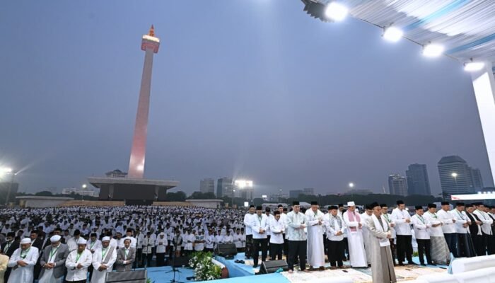Lebih dari 100 Ribu Jemaah Memadati Monas, Indonesia Bersatu dalam Zikir dan Doa Kebangsaan