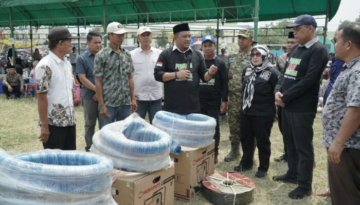 Dorong Program IP300, Bupati Luwu Serahkan Bantuan 10 Unit Pompa Air