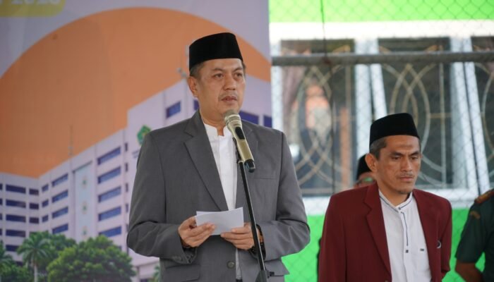 Sekda Luwu Tekankan Peran Santri Kuasai Teknologi dan Akhlak