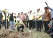 Alokasikan Rp3,5 Miliar, Gubernur Sulsel dan Bupati Luwu Groundbreaking Lapangan Pallempang Walenrang