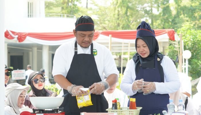 Patahudding dan Ketua TP-PKK Luwu Meriahkan Lomba Masak HUT ke-357 Sulsel