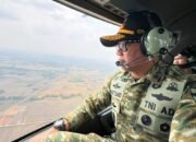 Karhutla TNWK: Helikopter Black Hawk & TMC Dikerahkan Padamkan Api